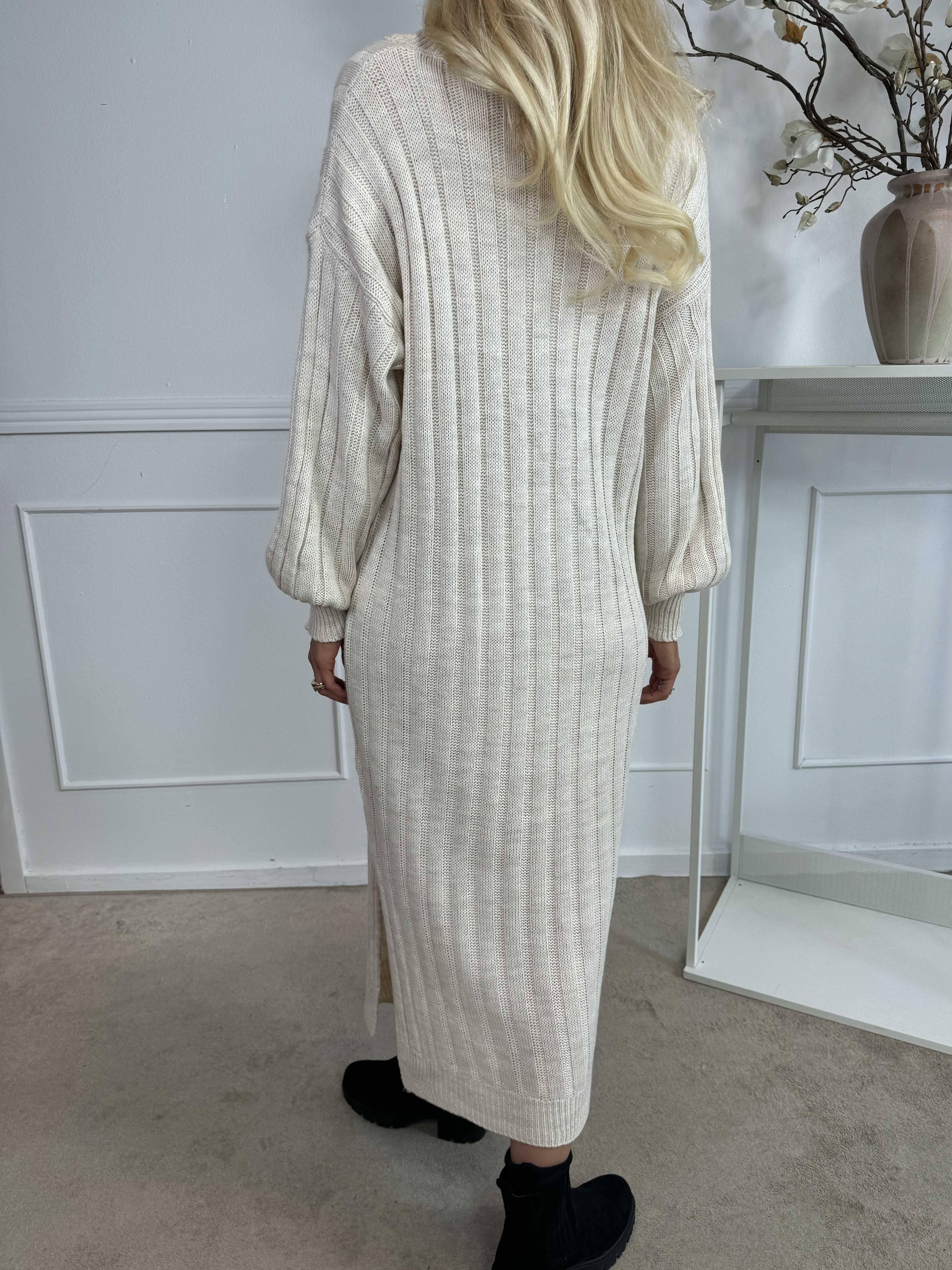 Hanine - Lång stickad klänning med v-ringning